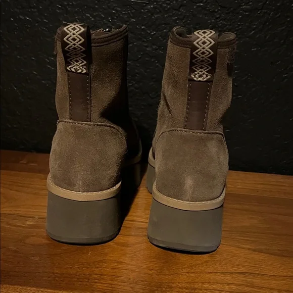 Ugg Brown Suede Women's Ankle Boots - Picture 7 of 7